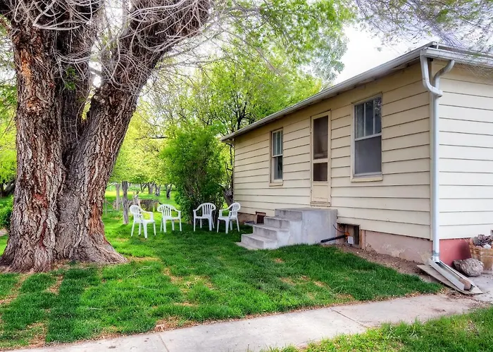 Charming Tropic Home By A Farm Near Bryce Canyon!